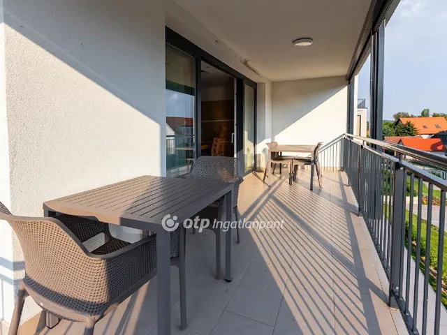 Eladó lakás Balatonkenese 83 nm