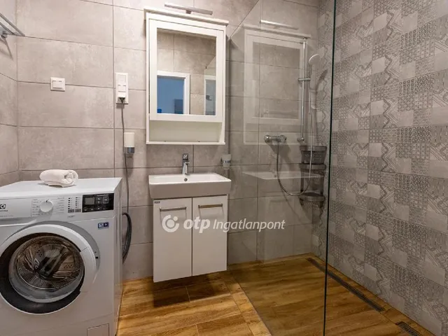 Eladó lakás Balatonkenese 83 nm