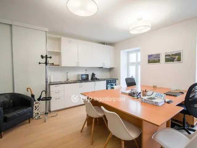 Eladó lakás Balatonkenese 37 nm