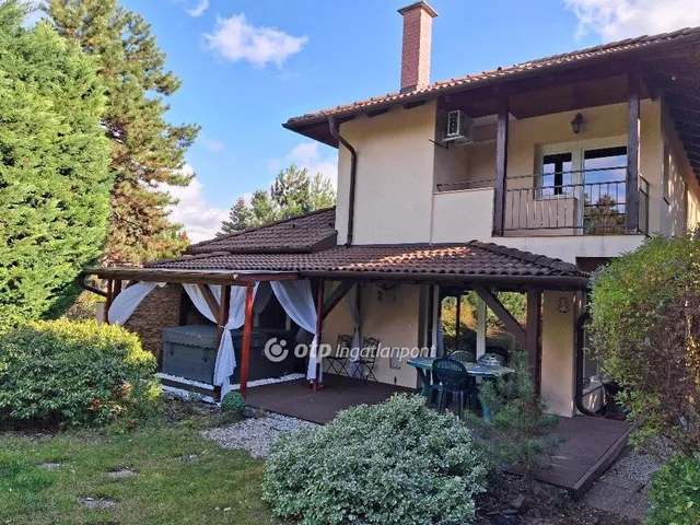 Eladó ház Érd, Fenyves-Parkváros 214 nm