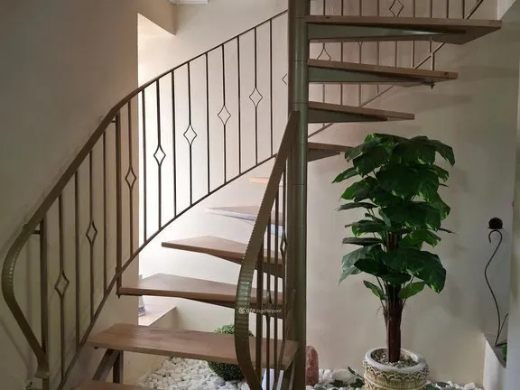 Eladó ház Érd, Fenyves-Parkváros 214 nm