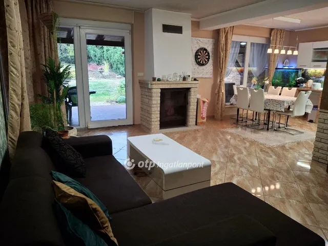 Eladó ház Érd, Fenyves-Parkváros 214 nm