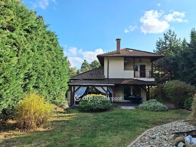 Eladó ház Érd, Fenyves-Parkváros 214 nm