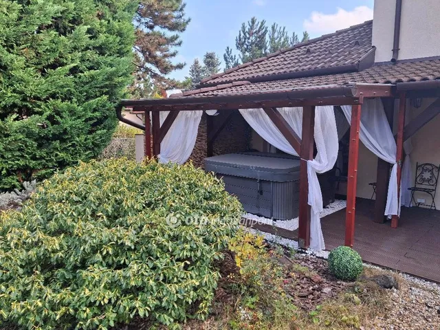 Eladó ház Érd, Fenyves-Parkváros 214 nm