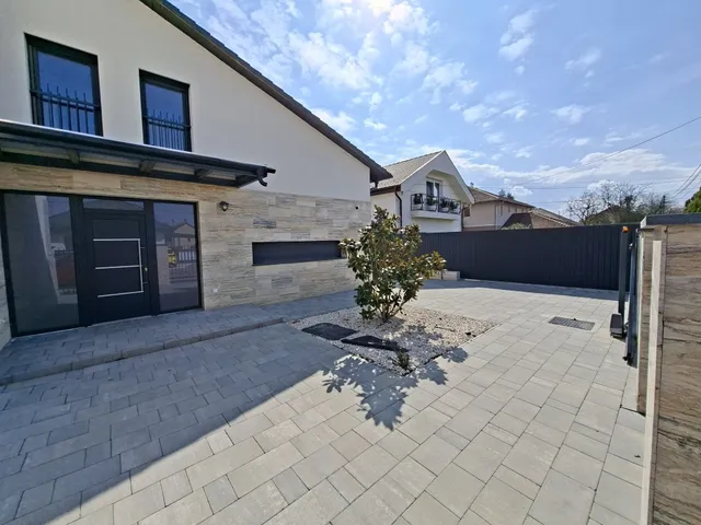 Eladó ház Vecsés 241 nm