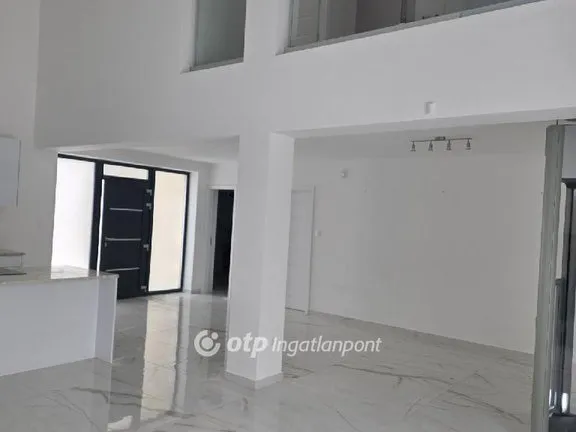 Eladó ház Vecsés 241 nm