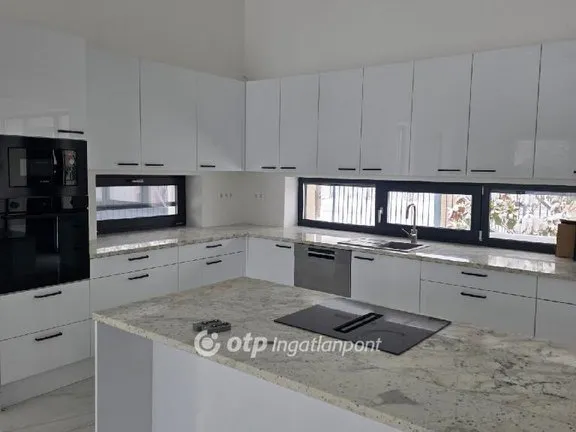 Eladó ház Vecsés 241 nm