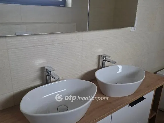 Eladó ház Vecsés 241 nm