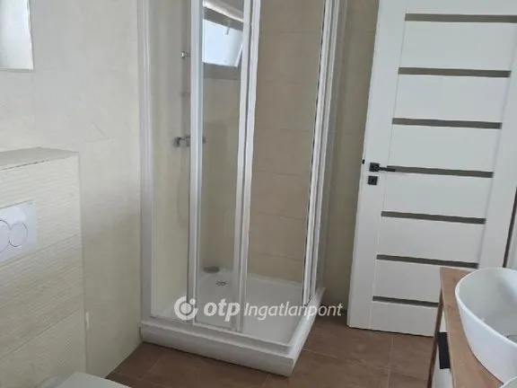 Eladó ház Vecsés 241 nm