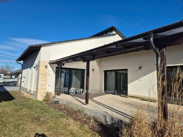 Eladó ház Vecsés 241 nm