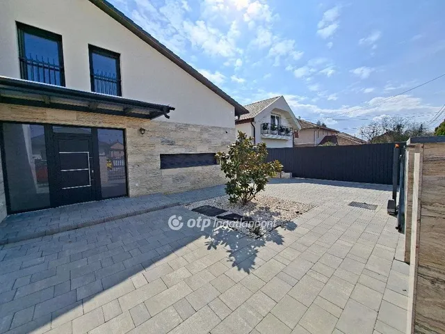 Eladó ház Vecsés 241 nm