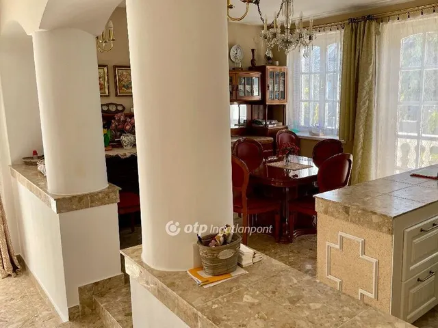 Eladó ház Penc 190 nm