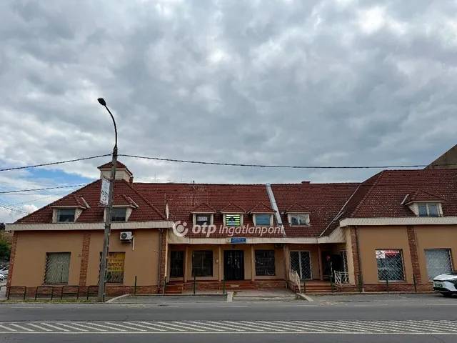 Eladó kereskedelmi és ipari ingatlan Dunakeszi 680 nm