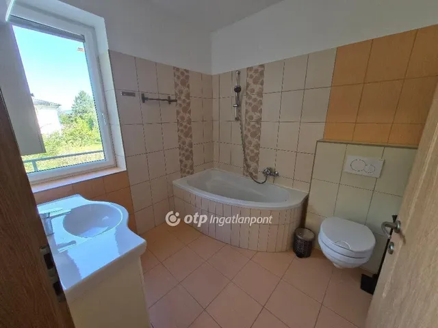 Eladó lakás Budapest III. kerület 175 nm