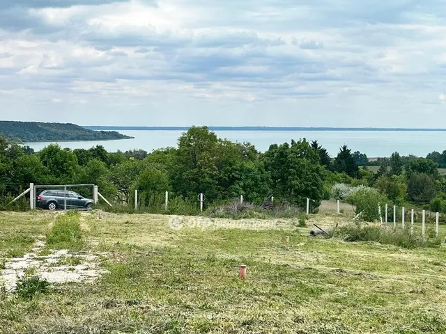 Eladó telek Balatonalmádi 2389 nm