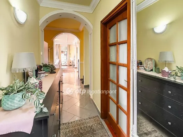 Eladó ház Budapest II. kerület, Hársakalja 360 nm