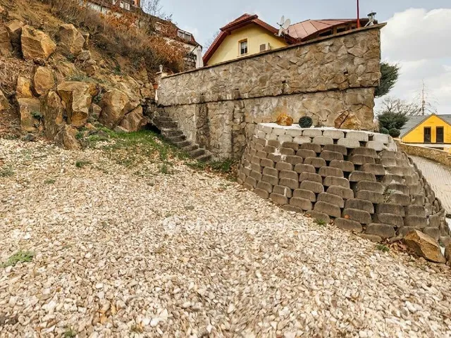 Eladó ház Budapest II. kerület, Hársakalja 360 nm