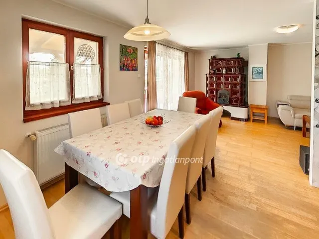 Eladó ház Tinnye 197 nm