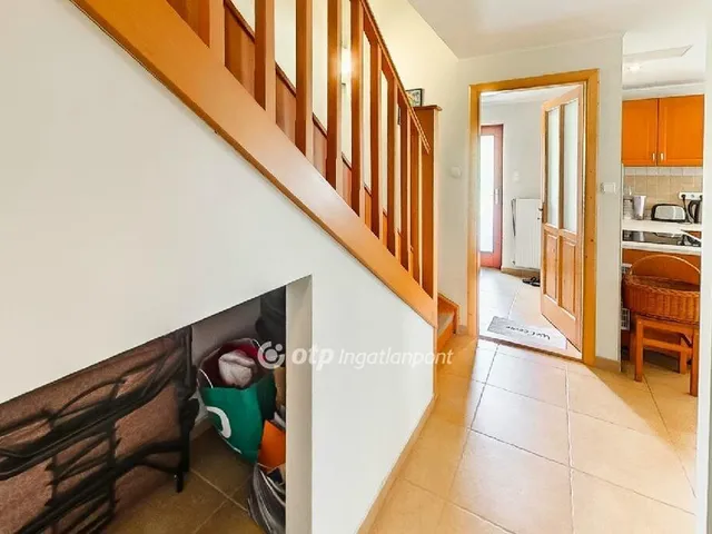 Eladó ház Tinnye 197 nm