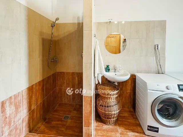 Eladó ház Tinnye 197 nm