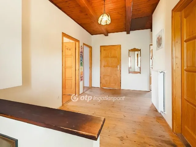 Eladó ház Tinnye 197 nm