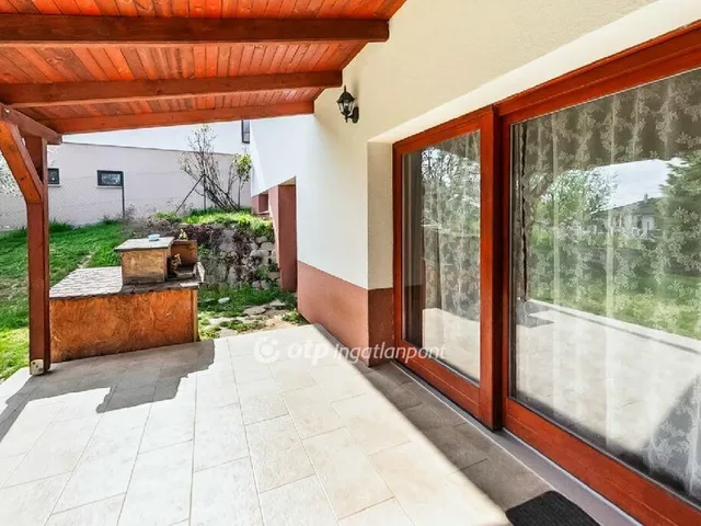 Eladó ház Tinnye 197 nm