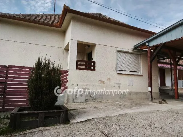 Eladó ház Kartal 272 nm