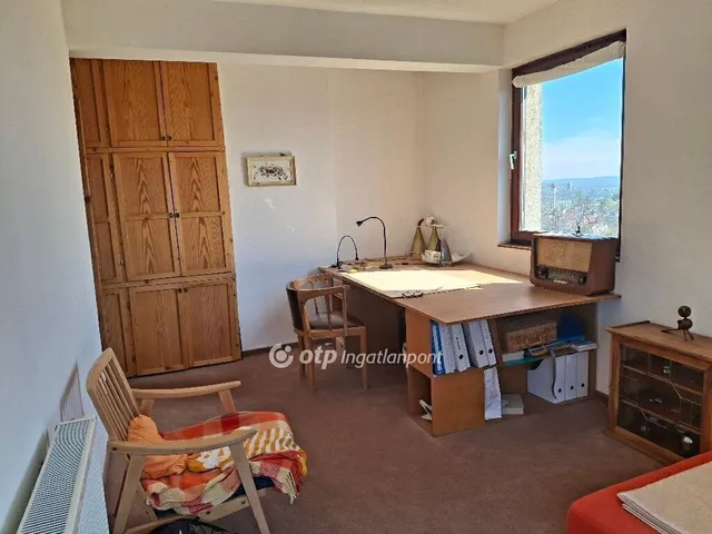 Eladó ház Budapest II. kerület, Szemlőhegy 212 nm