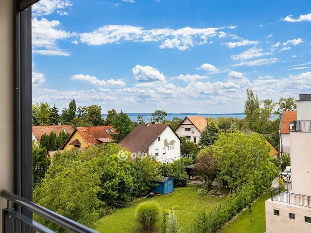 Eladó lakás Balatonkenese 71 nm