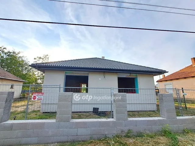 Eladó ház Abony 82 nm