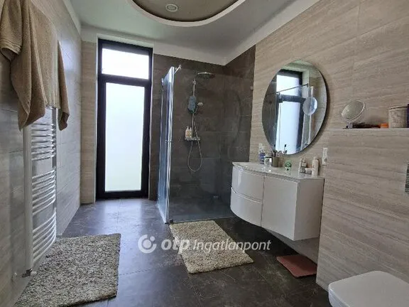 Eladó ház Gyömrő 266 nm