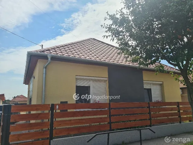 Eladó ház Törtel 90 nm