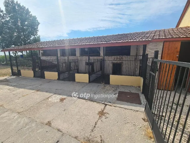 Eladó ház Törtel 90 nm