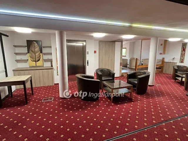 Eladó kereskedelmi és ipari ingatlan Velence 2400 nm