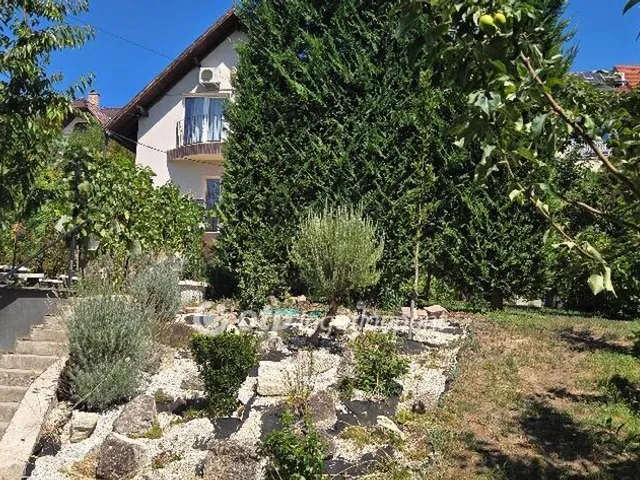 Eladó ház Budaörs 262 nm