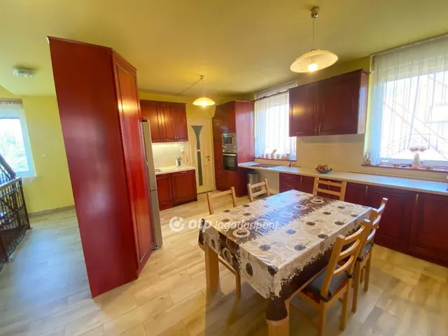 Eladó ház Budapest XXI. kerület 292 nm