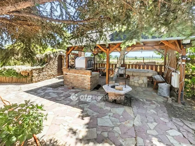 Eladó ház Zsámbék 233 nm
