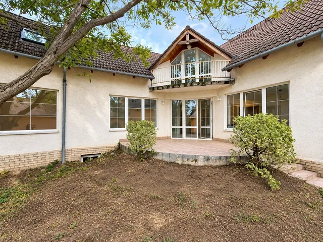Eladó ház Székesfehérvár, Öreghegy 300 nm