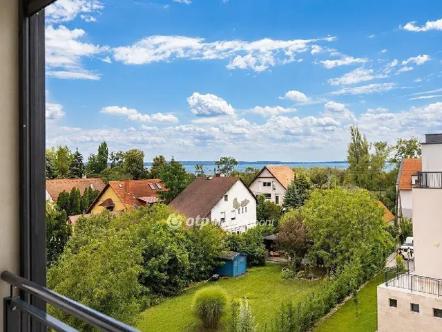 Eladó lakás Balatonkenese 71 nm