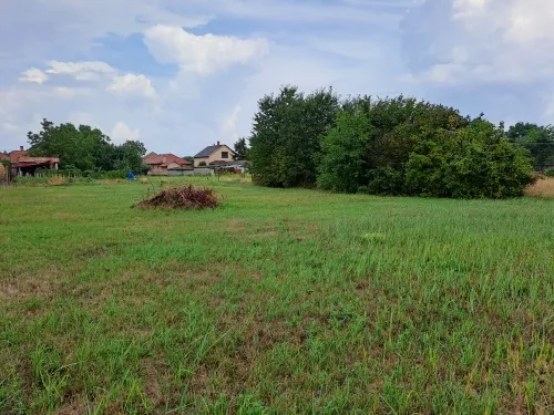 Eladó telek Besnyő 1000 nm