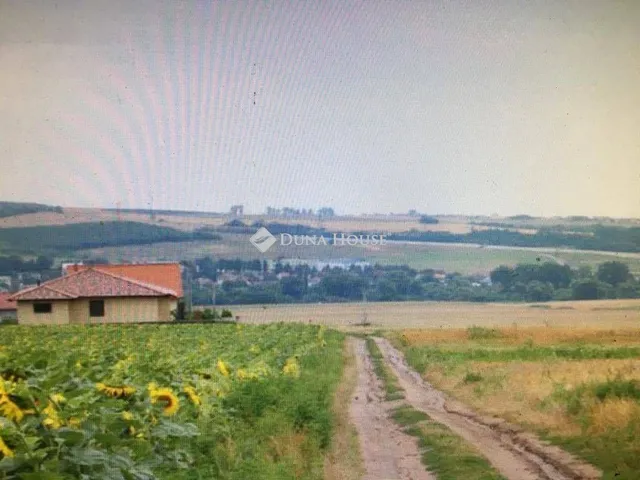 Eladó telek Pécel 24068 nm