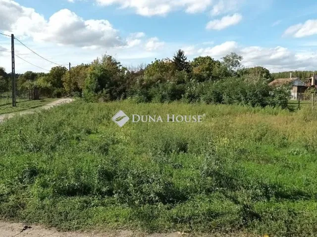 Eladó telek Szigetújfalu 768 nm