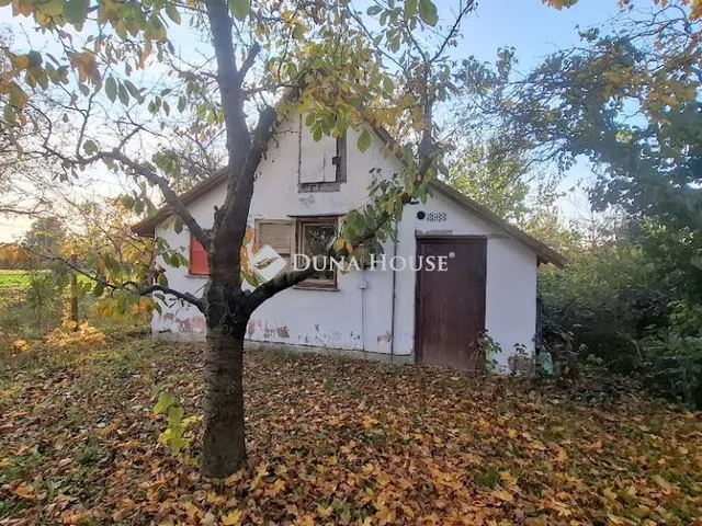 Eladó telek Szigetújfalu 1090 nm