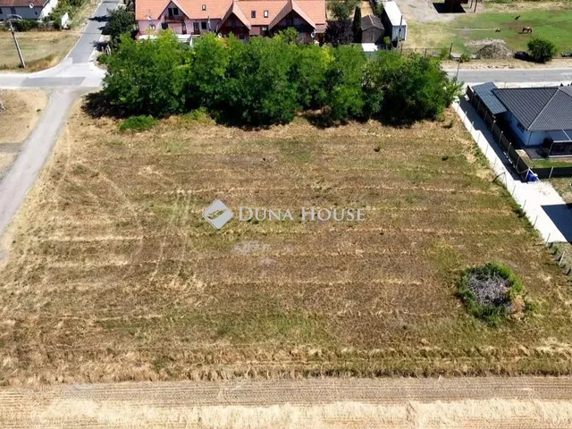 Eladó telek Majosháza 2727 nm