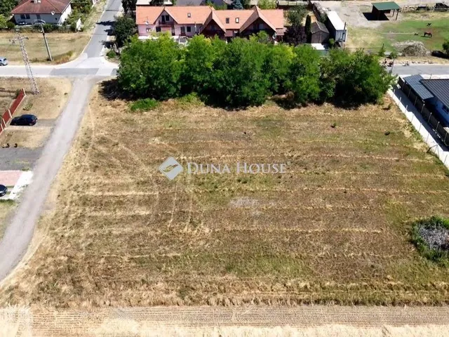 Eladó telek Majosháza 2727 nm