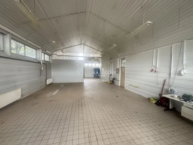 Eladó kereskedelmi és ipari ingatlan Törökbálint 600 nm