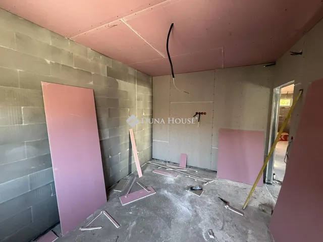 Eladó lakás Bicske 92 nm