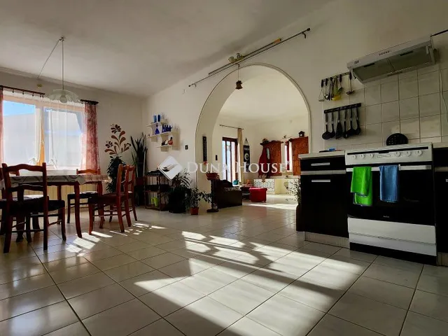 Eladó ház Kiskunlacháza 245 nm