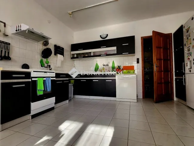 Eladó ház Kiskunlacháza 245 nm