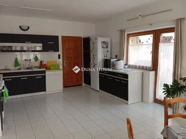 Eladó ház Kiskunlacháza 245 nm